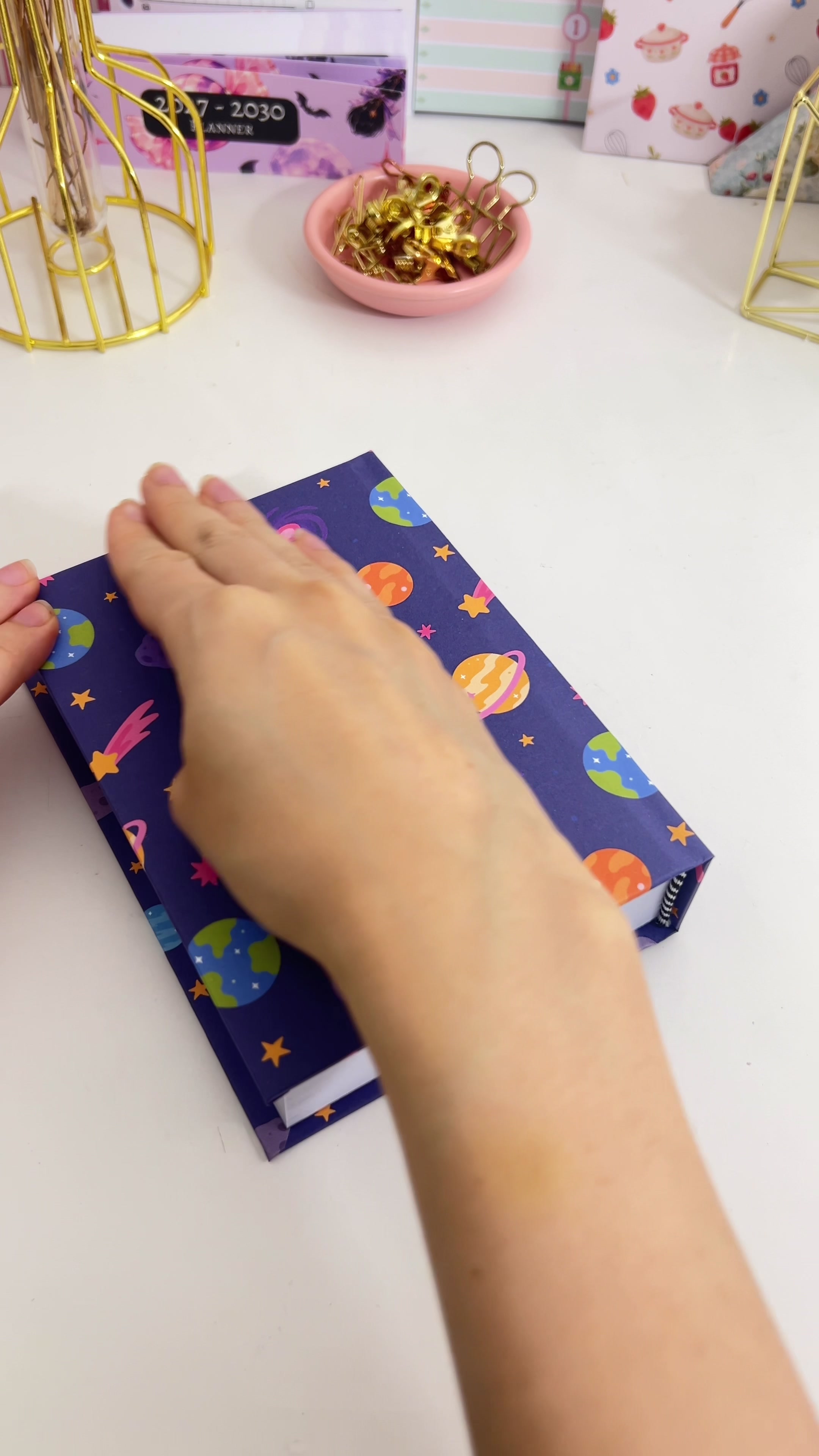 Closing and pressing down the back cover of the finished book